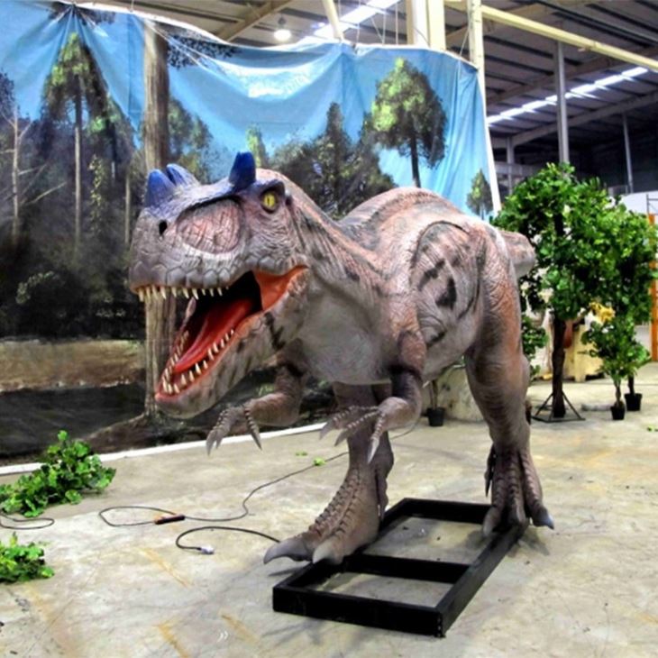 Highly Life-like And Emulational Dinosaur Skeleton
