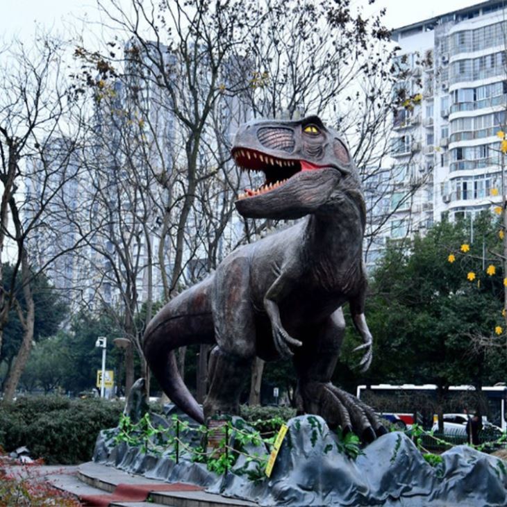 Highly Life-like And Emulational Dinosaur Skeleton